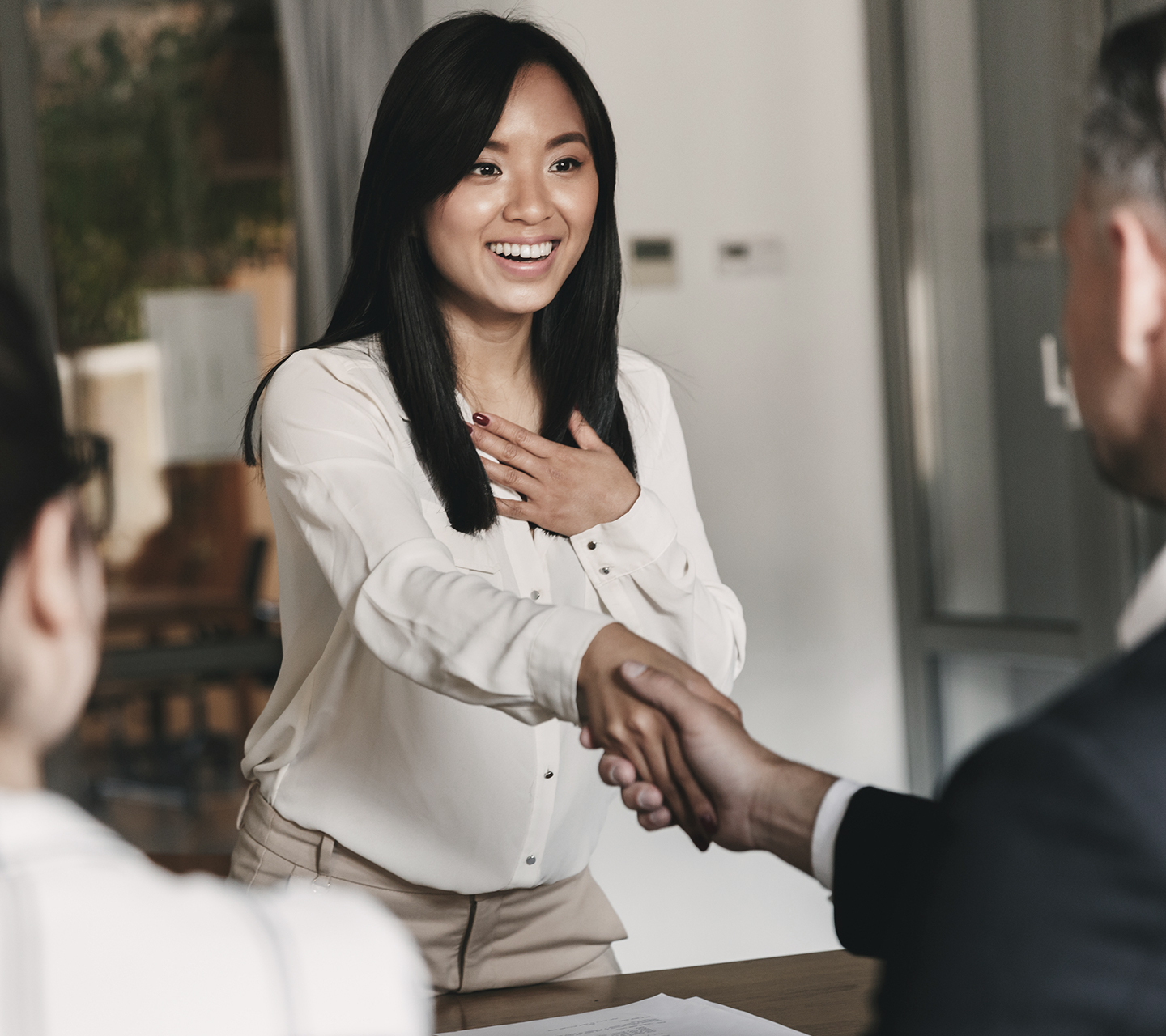 asian business woman shaking hands with business man