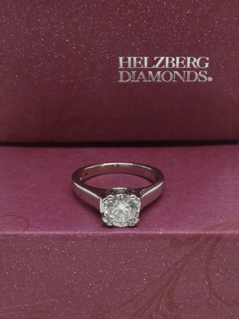 Helzberg Diamonds ring