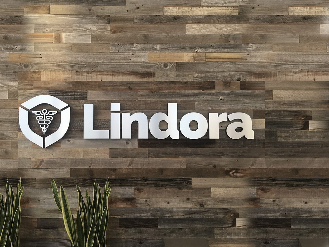 Lindora entry sign
