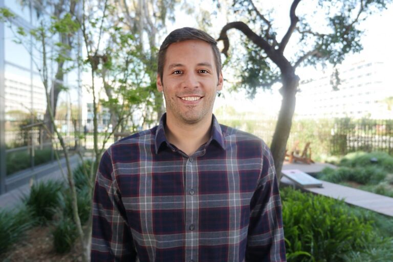 A man smiling for a picture.